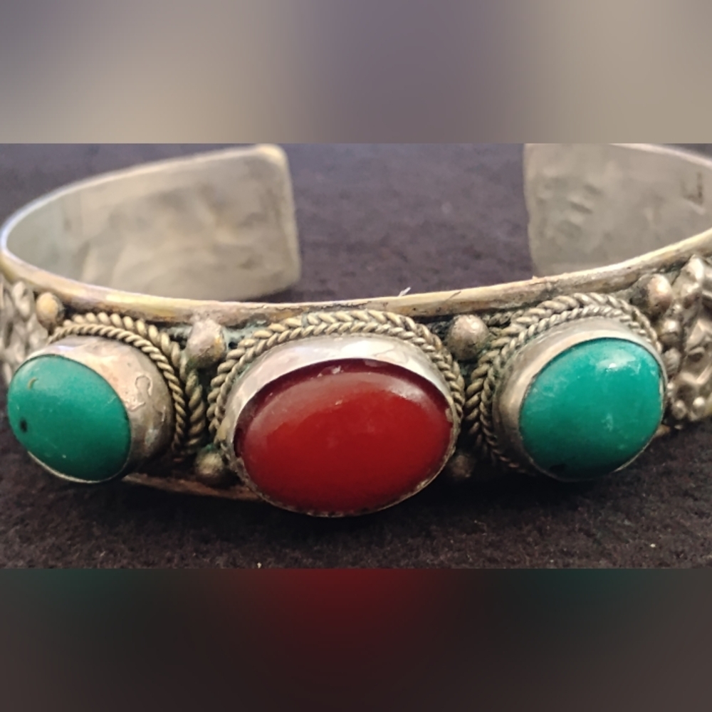 Vintage Tibetan Silver Cuff Bracelet w/ Turquoise & Coral Stones - Picture 4 of 4